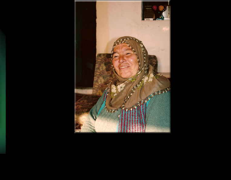 Woman from the Village appr. 70 years of age / Frau aus dem Dorf. Ihr ungefähres Alter beträgt 70 Jahre